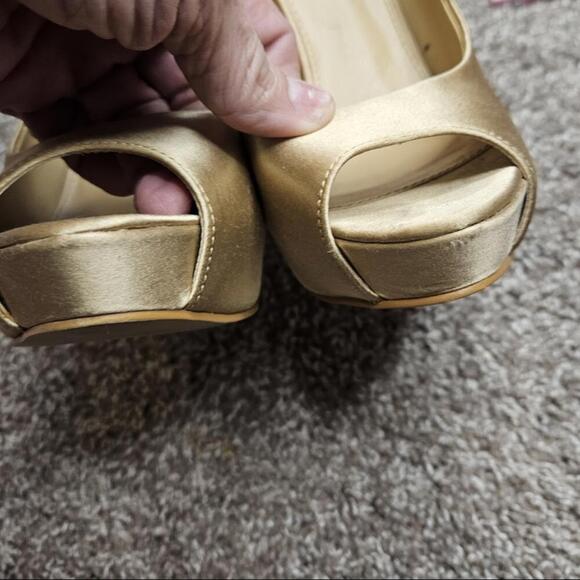 Steve Madden Stunning Gold Heels with Rhinestone Detail - Picture 6 of 9